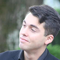 TOMÁS UCHA
