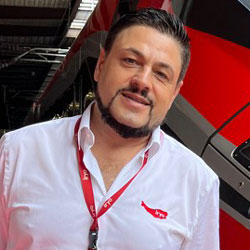 Oscar Santamaria